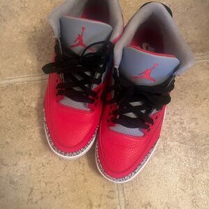 Jordan 3 unite red